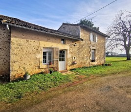 Un des bâtiments de la ferme Emmaüs de Maisoncelle