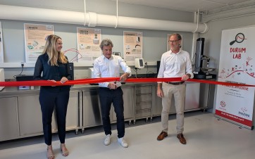 Inauguration du Durum Lab, en présence d'Albert Mathieu, PDG du groupe Panzani, Thomas Prothon, directeur général de Panzani Solutions et Clémence Toniutti, responsable du Durum Center.