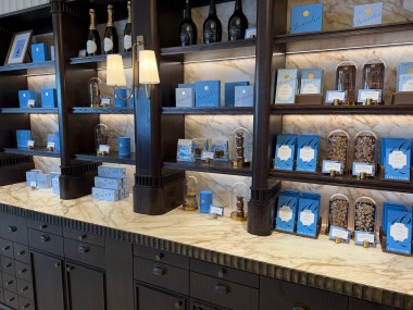 Le savoir-faire sucré de Dalloyau s'exprime également du côté de la chocolaterie.