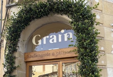 Née en 2021 de l’association entre le boulanger, Nicolas Gruel (Champion d'Europe & de France de boulangerie en 2019) et le pâtissier Jean-Phillipe Battesti, Grain (quartier Bordeaux Saint-Seurin) s’est rapidement distinguée par le caractère cohérent de son offre, en sucré comme en salé.