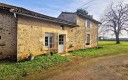 Un des bâtiments de la ferme Emmaüs de Maisoncelle